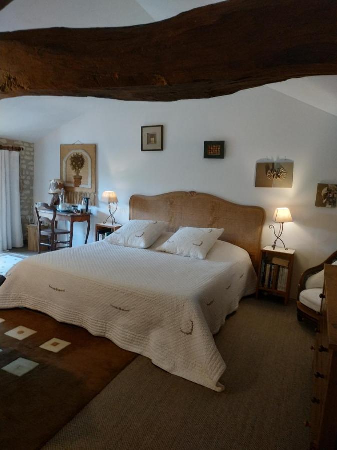 Le Clos des Fayes Berthegon Extérieur photo